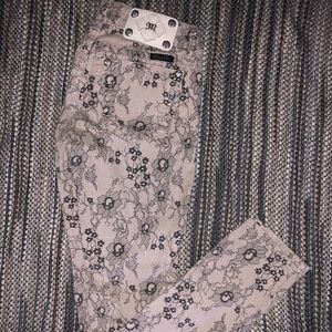 Miss Me skinny jeans size 25